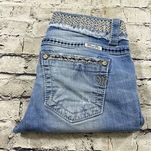 Miss Me Jeans Women’s 27 Blue Mid Rise Capri Womens Embroidered Distressed Denim
